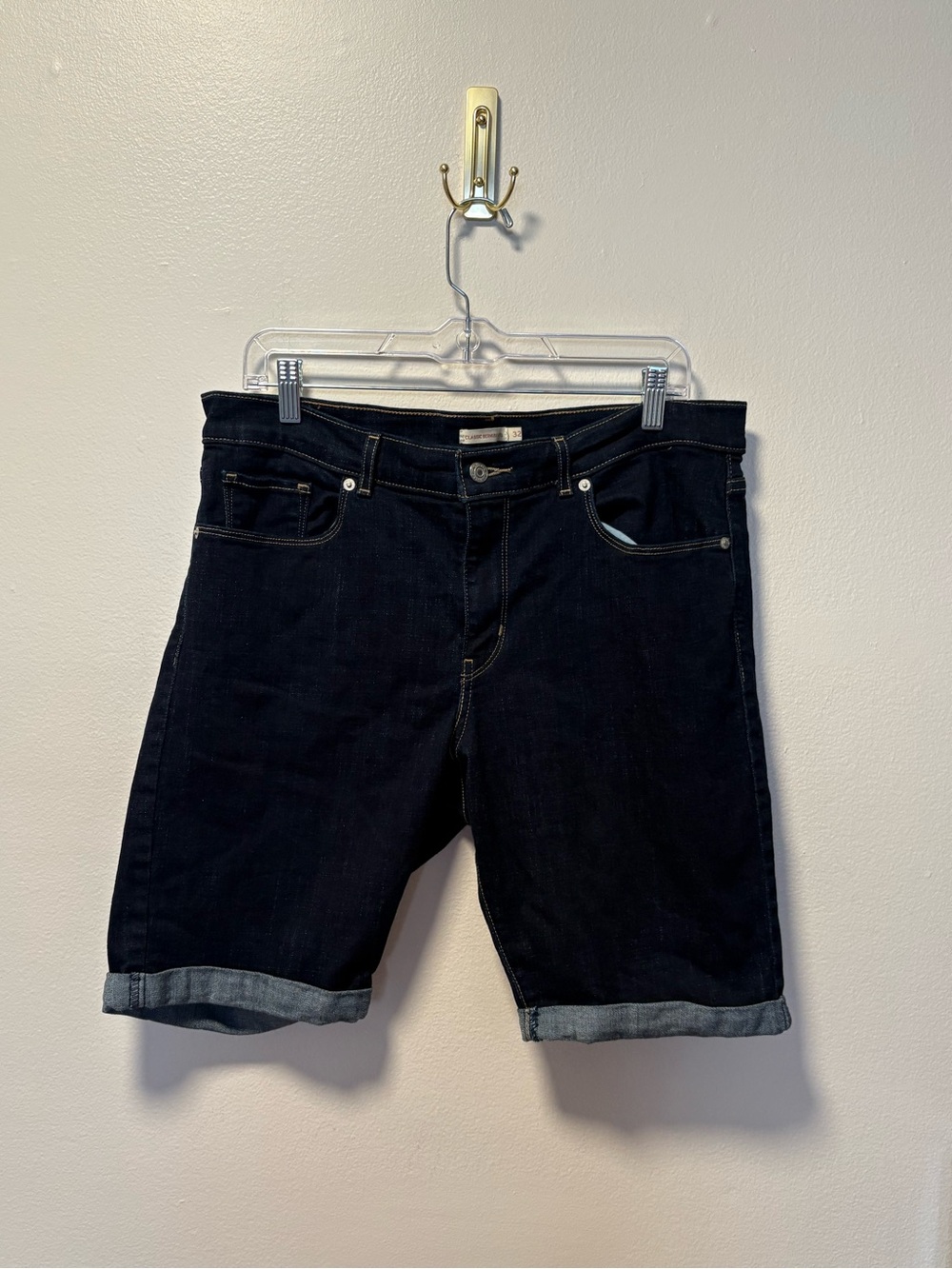 Levi’s Bermuda shorts dark wash  casual stretch summer beachy modest mature